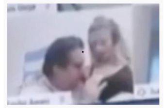 吻胸摸下面视频,吻胸摸下面事件的惊人内幕